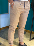 Pantalone Chino Micro-Texture con Pinces – Sabbia/Cipria