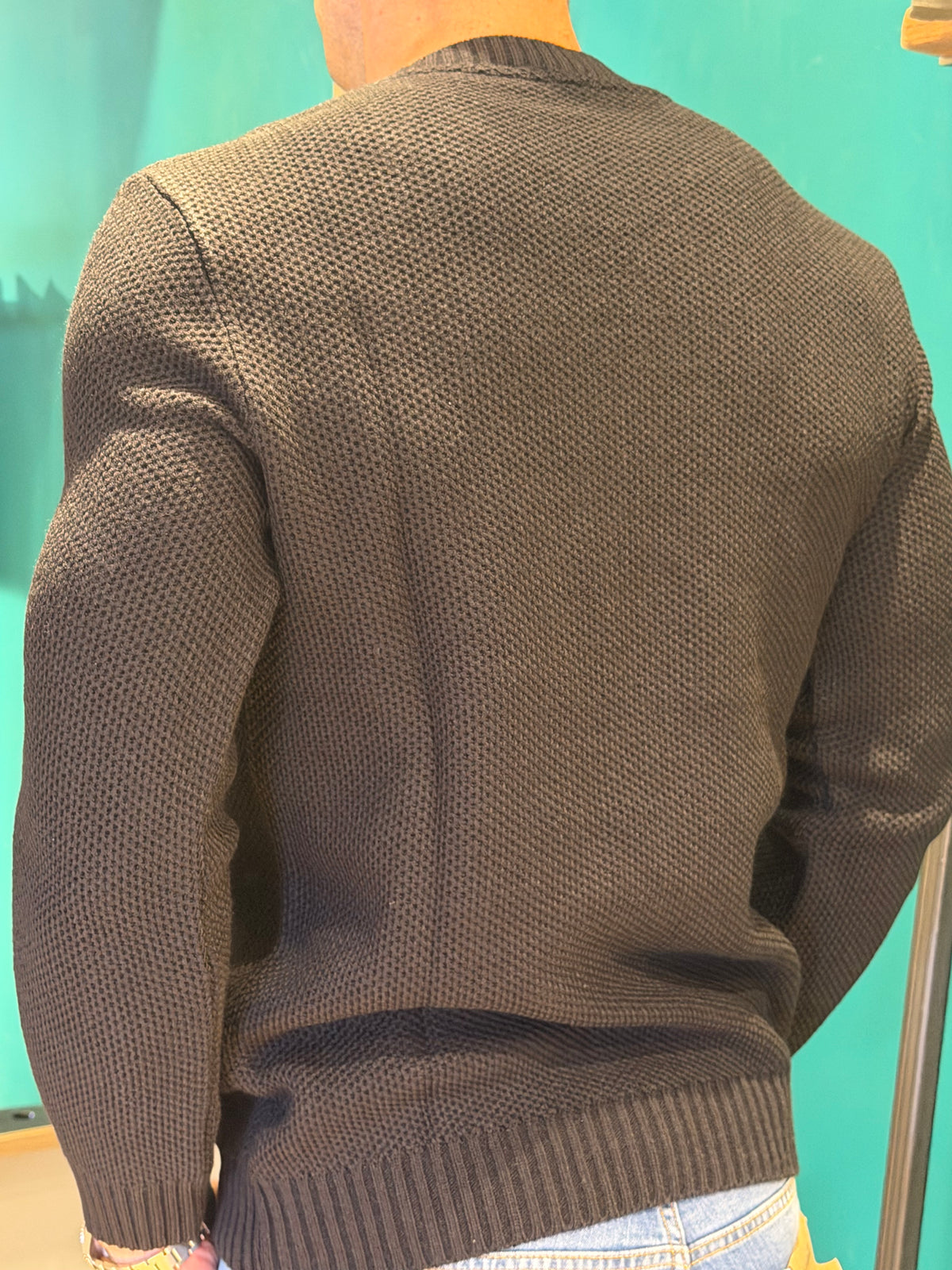 Maglione girocollo taschino nero