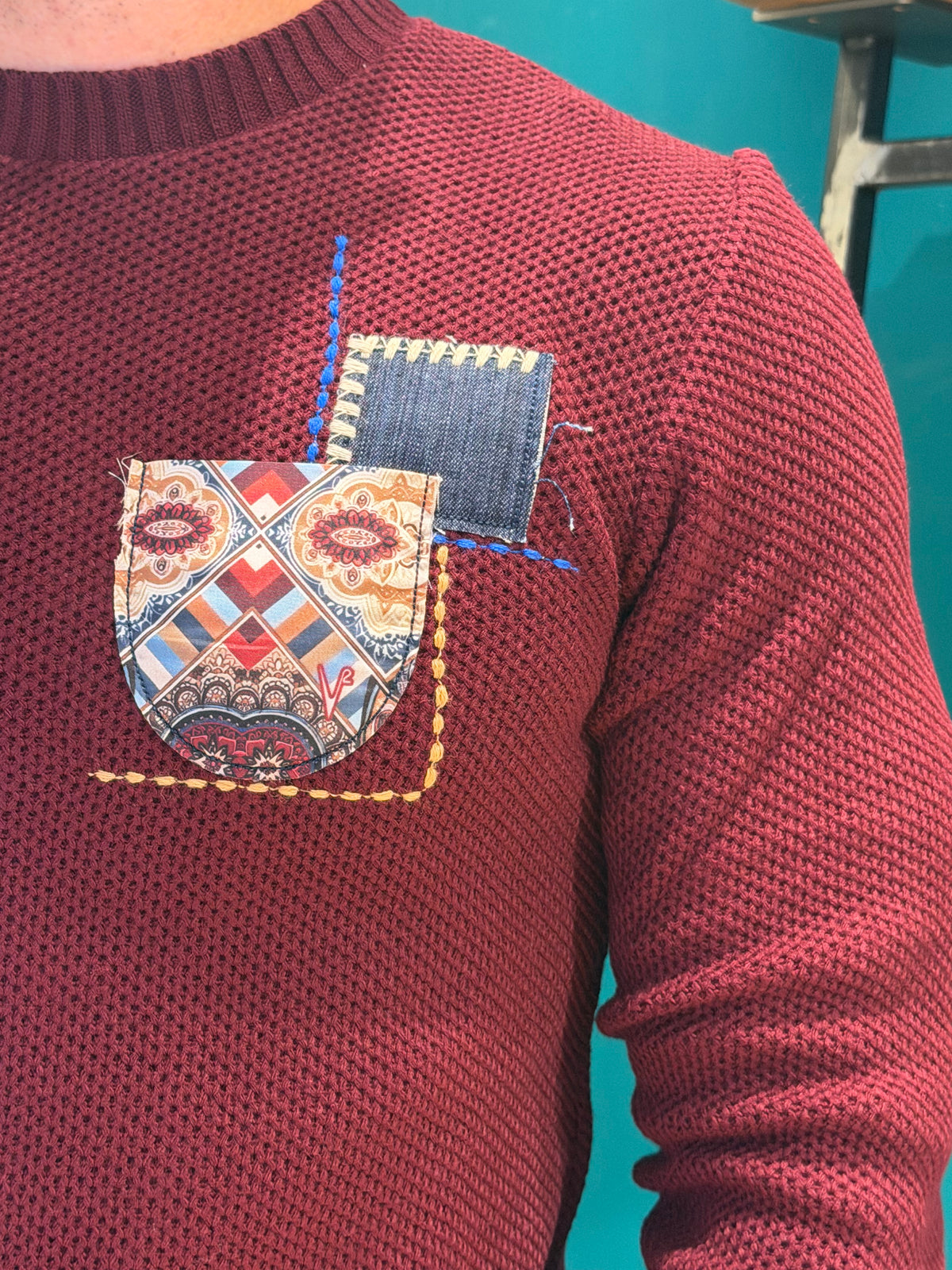 Maglione girocollo taschino bordeaux