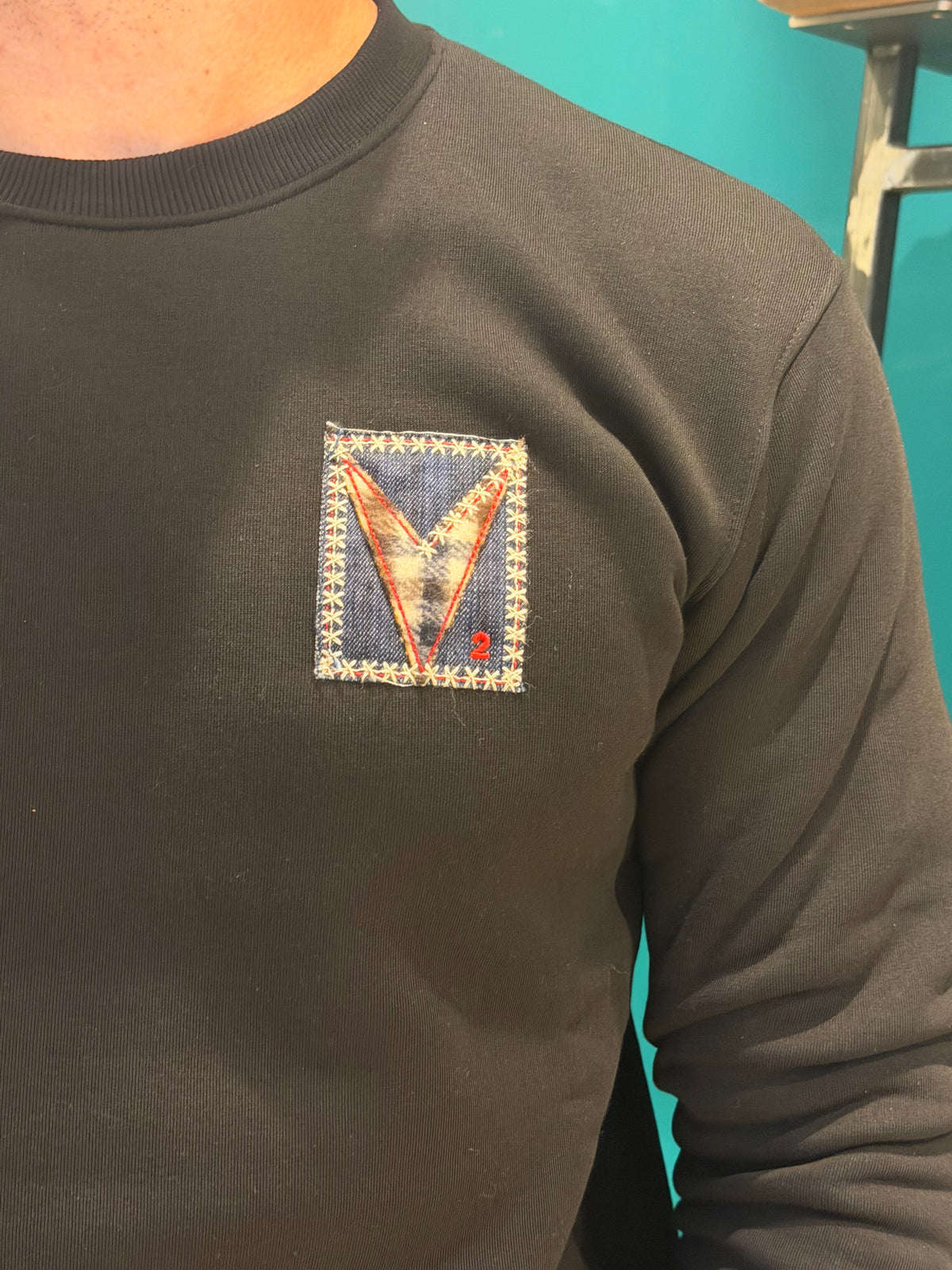 Felpa nera patch