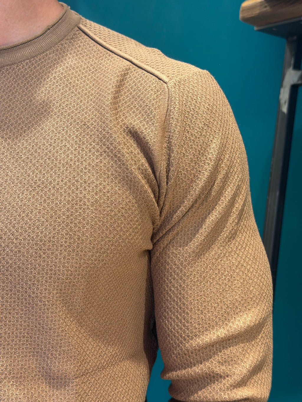 Maglione girocollo cammello