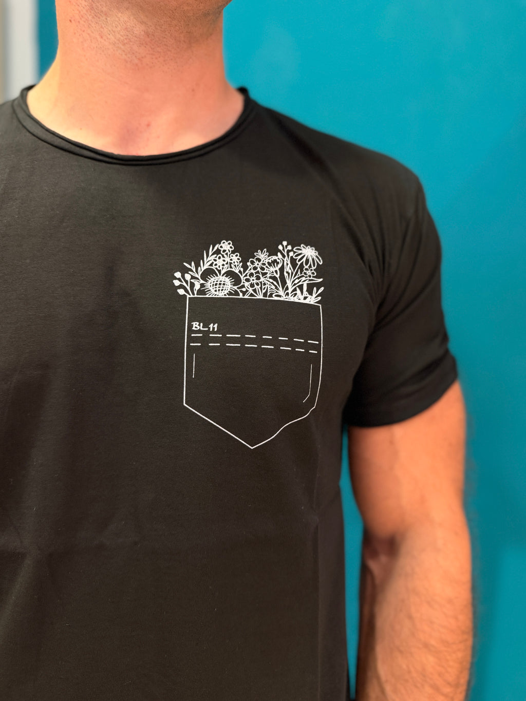 T-shirt Pocket Fiori Nera