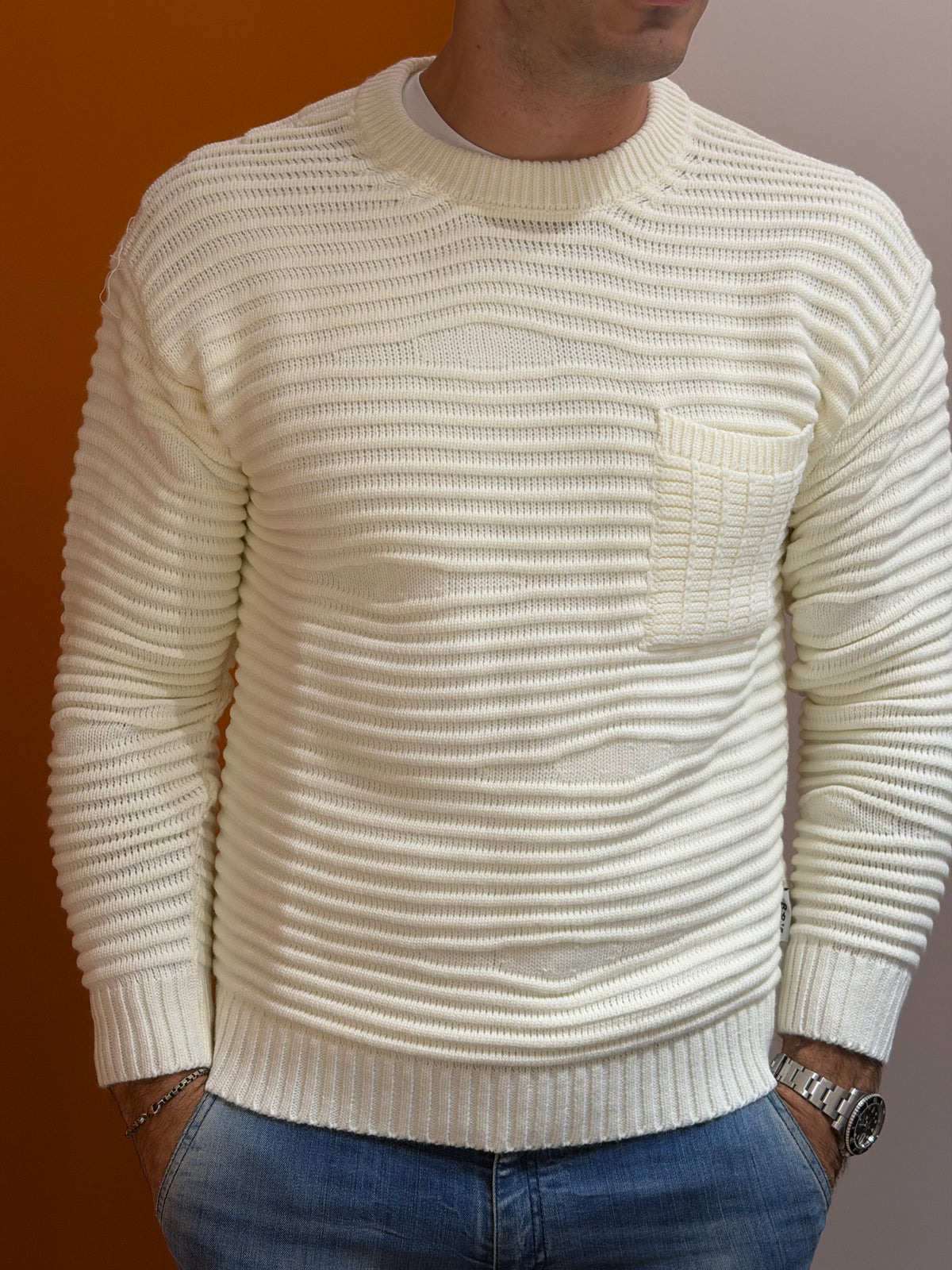 Maglione girocollo panna a coste orizzontali con taschino